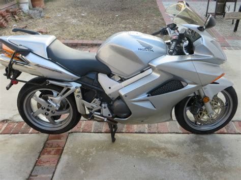 The honda interceptor is a sport touring motorcycle by honda that has been around since 1998. 2005 Silver Honda VFR 800 Interceptor Motorcycle