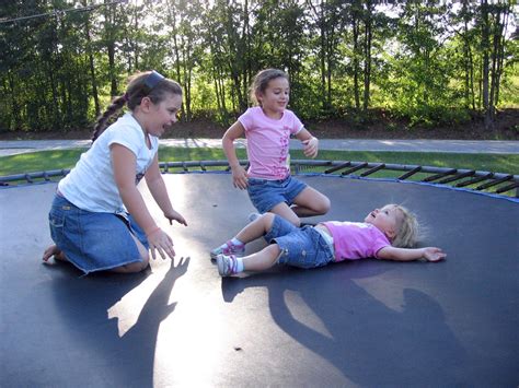 무료 이미지 아이들 트램폴린 장난 어린이 여자애들 점프하는 도약 1280x960 1261322 무료 이미지 Pxhere
