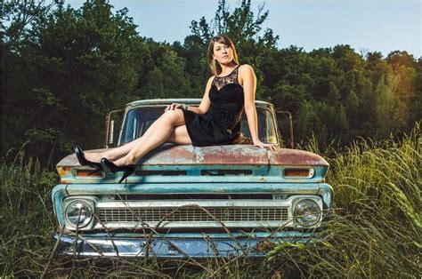 Erika Cole Knoxville Photography Country Music Photo Shoot On A