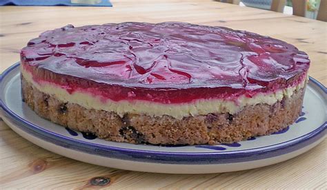 5 ei(er) 250 g margarine 300 g zucker 400 g mehl 1 backpulver 3/4 tasse milch kakaopulver kirsche(n) für die creme: Schneewittchenkuchen von Jenmo73 | Chefkoch.de