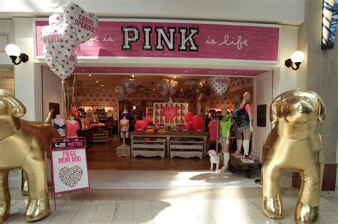 Victorias Secret Pink Opens Las First All Pink Store At Hollywood