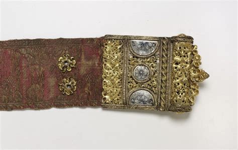 Girdles Or Belts Were Worn By Both Men And Women In The Medieval