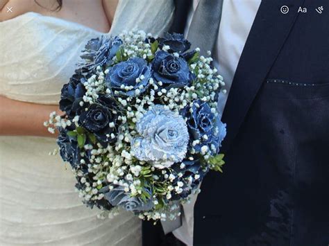Are you and your partner book worms? Bridal bouquet, denin recycled Bouquet de mariage en jeans ...