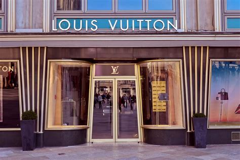 Shopping De Luxe Cologne 8 Magasins Louis Vuitton Bulgari Thomas
