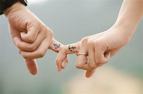 Imagem Gratuita Mão Mulher Tatuagem Parceria Dedo Namorado Namorada Romance Pessoas