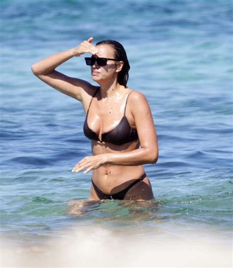 Irina Shayk Showed Her Nipples On The Beach In Ibiza Photos The Hot Sex Picture