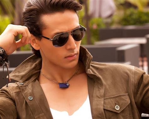 Самые новые твиты от tiger shroff (@itigershroff): Tiger Shroff Biography In Hindi - टाइगर श्रोफ का जीवन ...