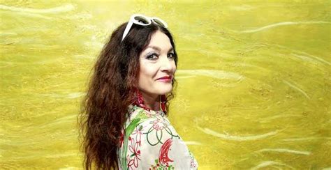 Sumas is a pioneer in offering academic programs that include sustainable innovation in all different fields of business. Intervista all'attrice MARINA SUMA