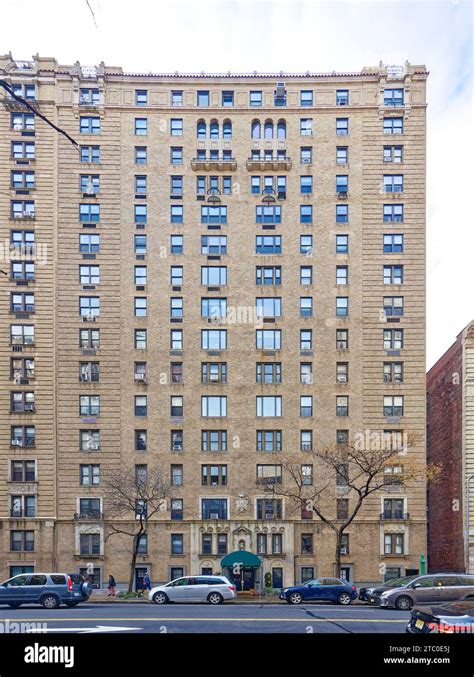 Emery Roth diseñó la calle E th Street en el Upper East Side de Manhattan el edificio de