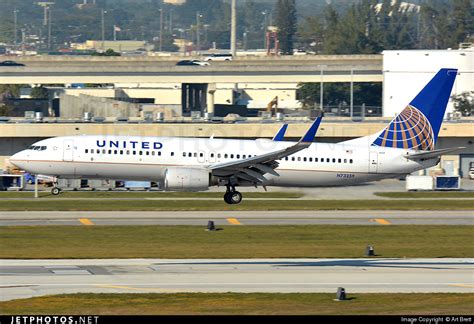 N73259 Boeing 737 824 United Airlines Art Brett Jetphotos