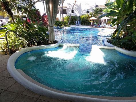 Waves Hotel And Spa By Elegant Hotels Updated Prices Reviews And Photos