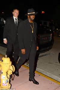 Mary J Blige Enjoys Dinner With Old Friend Sean Diddy Combs In Miami Daily Mail Online