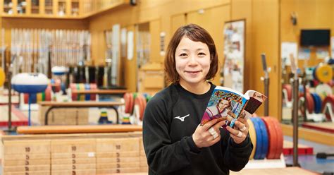 Dec 03, 2020 · 日本重量挙げ協会は15日、東京五輪の女子の日本代表3選手を発表し、49キロ級の三宅宏実（いちご）が2004年アテネ大会から5大会連続での出場を決めた。55キロ級の八木かなえ（alsok）は3大会連続、59キロ級の安藤美希子（faコンサルティング）は2大会連続の切符をつかんだ。 三宅は48キロ級で12. 重量挙げ・三宅宏実さんインタビュー（前編） 漫画 ...