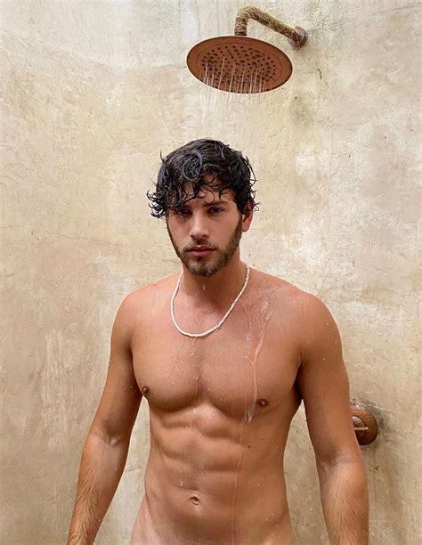 Love Islands Eyal Booker Strips Naked For Outdoor Shower In Saucy