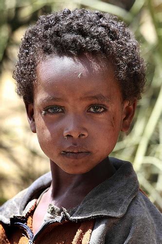 フリー画像 人物写真 子供ポートレイト 少年 男の子 外国の子供 エチオピア人 アフリカの子供 画像素材なら！無料・フリー写真素材のフリーフォト