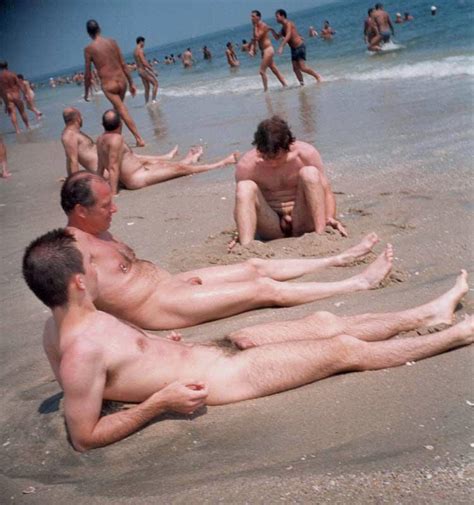 El Diario De Los Penes Fotos De Hombres Desnudos En La Playa