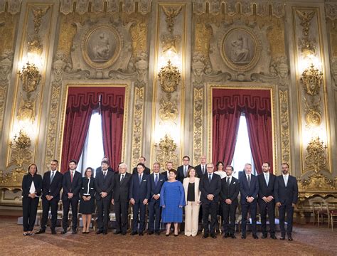 O governo vem de deus para manter a ordem e a paz. Insediato il Governo Conte 2. In CdM Gentiloni Commissario ...