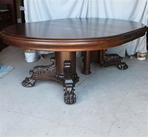 It's important to make sure your table shape and size. Bargain John's Antiques | Round Oak claw foot Dining Table ...