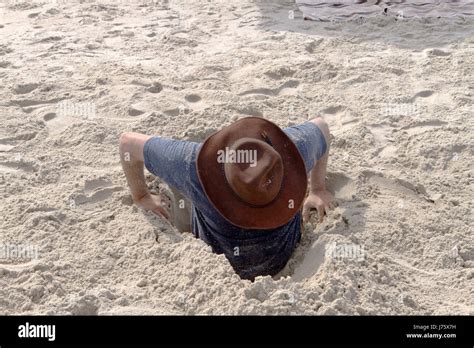 Digging Hole Buried Hi Res Stock Photography And Images Alamy