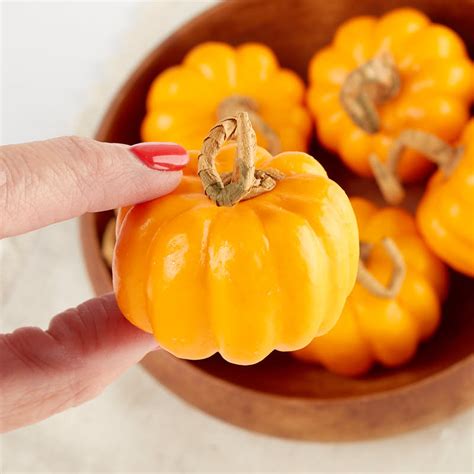 Miniature Artificial Pumpkins - What's New - Dollhouse Miniatures