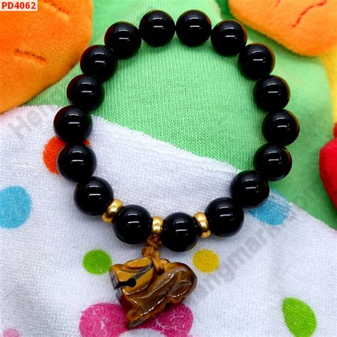 Gemstones หินสี, หินเสริมชะตา 2560, gemstones, oracle queen, กิจกรรม, ณิชารัศมิ์, ดูดวง, ถ่ายภาพ, ถ่ายรูป, ประจำปี, ร่วมสนุก, รางวัล, ลาบราโดไรท์, หินมงคล. เฮงมากดอทคอม : PD4062 - สร้อยข้อมือปี่เซียะไทเกอร์อาย+หิน ...