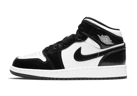 Air Jordan 1 Mid Black White Carbon Fiber Release