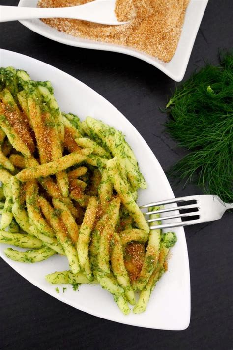 Il pesto di finocchietto all'aglio cotto è una crema molta aromatica e profumata che puoi usare per condire un ottimo piatto di pasta e renderlo gustoso e appetitoso oppure per insaporire altre pietanze. Pasta al pesto di finocchietto selvatico - Mastercheffa ...