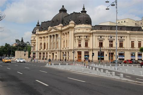 București bukuˈreʃtʲ ()) is the capital and largest city of romania, as well as its cultural, industrial, and financial centre.it is in the southeast of the country, at coordinates, on the banks of the dâmbovița river, less than 60 km (37.3 mi) north of the danube river and the. Romtour: Roemenië Blog: Niet te missen in Boekarest: Calea ...