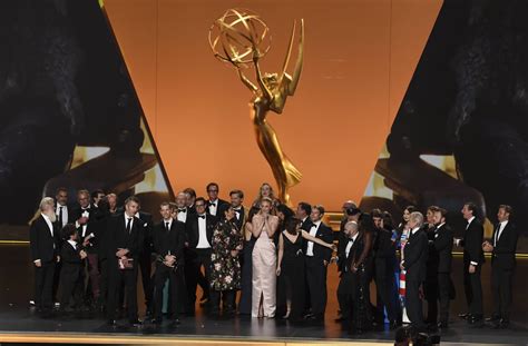 De série américaine is een speelmethode om in de spelsoort libre met korte stoten zo veel mogelijk punten te maken door de speelballen dicht langs de rand te spelen en in bepaalde standaardposities. Série télé américaine la plus titrée