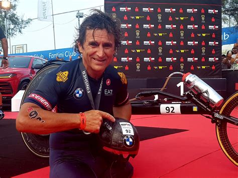 Leggendo questo profilo biografico puoi conoscere anche la bibliografia, l'età e la data in cui alex. Nuovo record mondiale per Alex Zanardi. Quinto assoluto ...