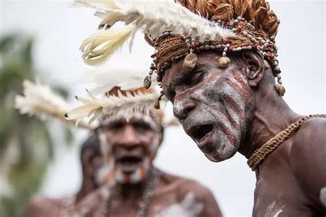 Incredible Photos Of Cannibal New Guinea Tribe That Killed And Ate
