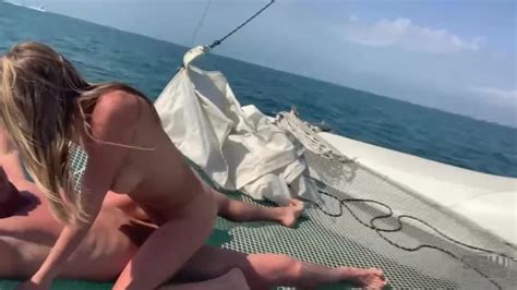 Отдохнули на курорте fucking and sucking on a sailboat in st