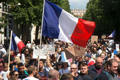 Non à La Dictature Sanitaire Plus De 200000 Français à Nouveau Dans