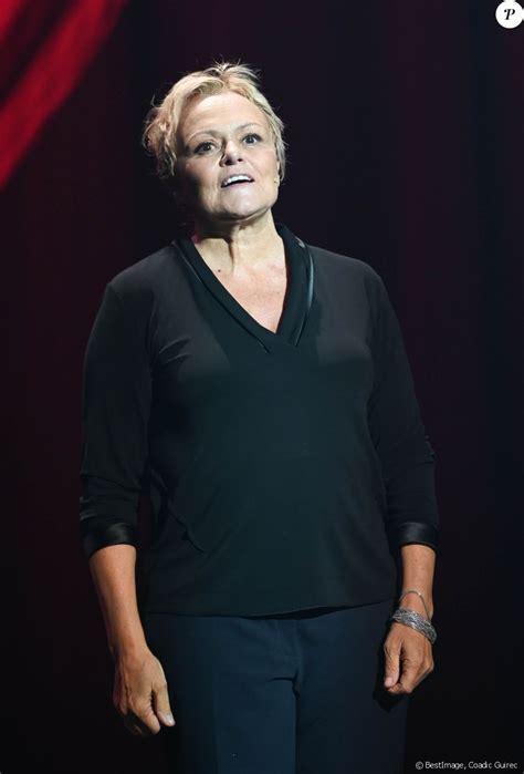 Muriel robin was born on august 2, 1955 in montbrison, loire, france as muriel marie jeanine robin. Semi-exclusif - Muriel Robin - Générale du nouveau spectacle Muriel Robin et Pof ! au Palais des ...