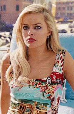 Margot Robbie Sexy GIF Margot Robbie Sexy Stare Ищите GIF файлы и