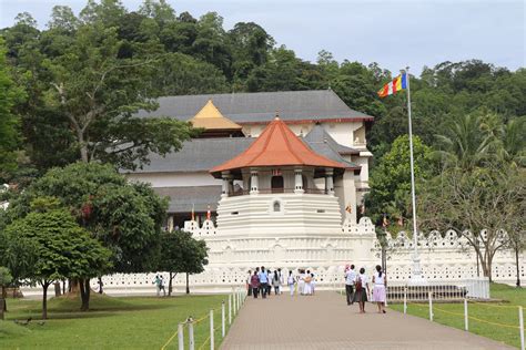 Temple Of The Sacred Tooth Relic Kandy Sri Lanka Well Known Places
