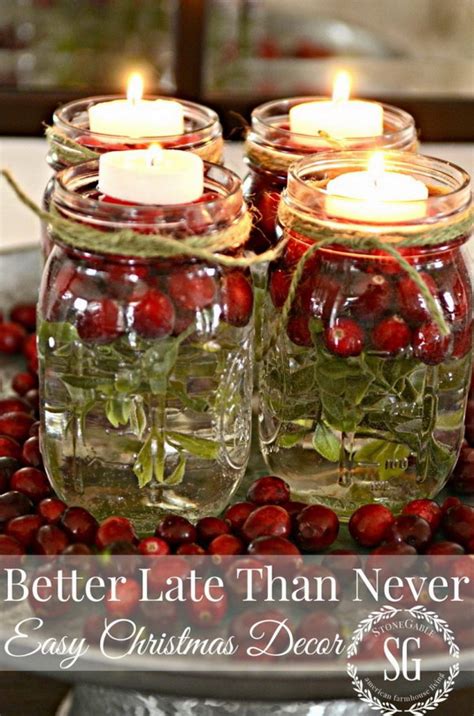 Cute centerpiece idea for christmas. Festive Christmas Table Decoration Ideas and Tutorials 2017