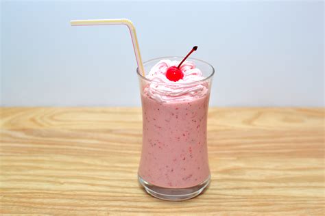 How To Make A Strawberry Banana Milkshake 5 Steps
