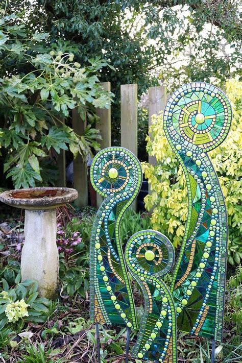 There are many ideas on how to improve your backyard landscape and you can build them yourself. 01 Easy DIY Garden Art Design Ideas in 2020 | Mosaic garden art, Mosaic garden, Glass garden art