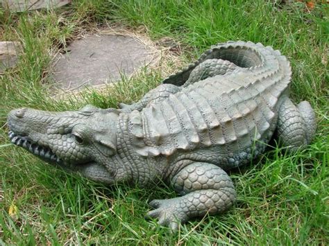 Diese zeitlose schwein/dekofigur ist sicher ein toller blickfang im gesamten wohnbereich, auf der terrasse, im garten, oder eine ideale geschenkidee. Krokodil Figur Tierfigur Garten Aligator Frostfest | eBay
