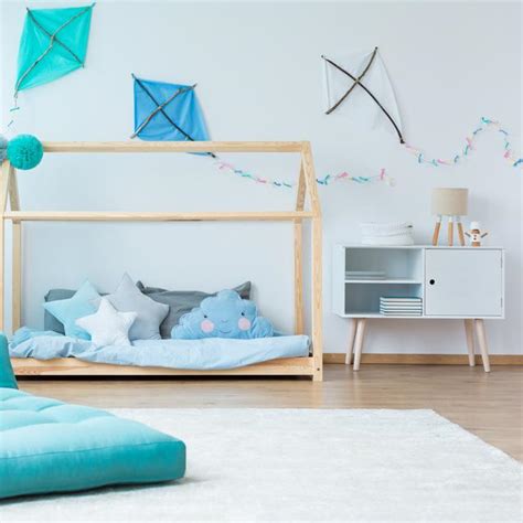 Anda dapat membuat hiasan kamar buatan sendiri dengan menggunakan cd bekas yang sudah tidak terpakai lagi. Cara Membuat Hiasan Dinding Kamar Buatan Sendiri Dari Barang Bekas | Ideku Unik