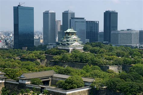 A travel guide for visiting osaka castle and osaka castle park in osaka japan. Osaka/Osaka castle - Travel guide at Wikivoyage