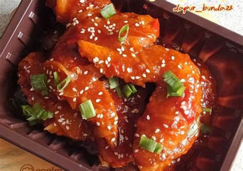 These korean chicken wings hit all the flavor notes, and are a little sweet, spicy, tangy, and savory. Resep Dakgangjeong (Korean Spicy Chicken Wings) oleh Ika ...
