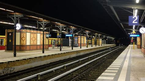 Mann Bricht Nachts Auf S Bahnhof Zusammen Tot Bz Die Stimme