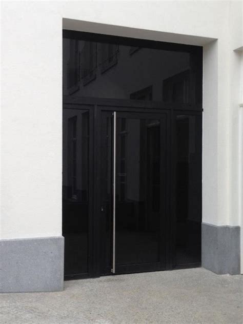 Poignée de porte intérieure rosace inox mat avec verrou. Installation d'une porte d'entrée noire avec poignée en ...