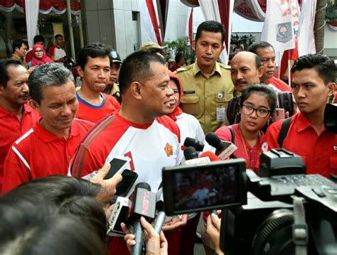 Topik Terkait dengan TNI Siap Memperkuat Pertahanan dengan Sepatu PDL Terbaru