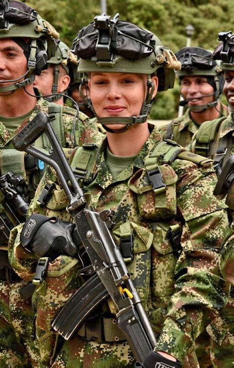 colombian 🇨🇴female army soldier ejercito de colombia 🇨🇴mujer soldaten armee frau