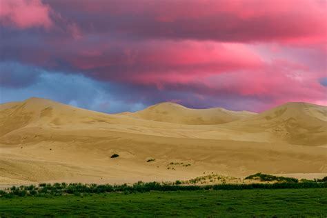Gobi desert at sunset, Mongolia [OC][4858x3239] : EarthPorn
