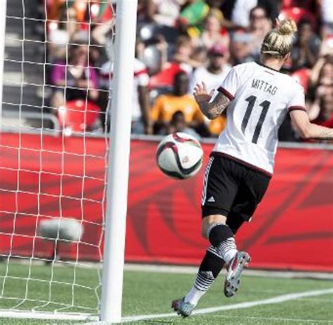 Die zahlreichen erfolgsgeschichten finden sie hier. sp-Fußball-Frauen-WM-2015-DFB-Elfenbeinküste-Text: DFB ...