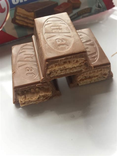 It's roald dahl day on sunday 13th september so there's no better excuse to make an extra chocolatey salted caramel and toffee popcorn chocolate bar to totally embrace your inner willy wonka! Kitkat Chunky Salted Caramel Fudge Review